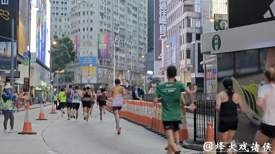 香港马拉松完赛 超7万跑者参加 香港马拉松完赛 超7万跑者参加